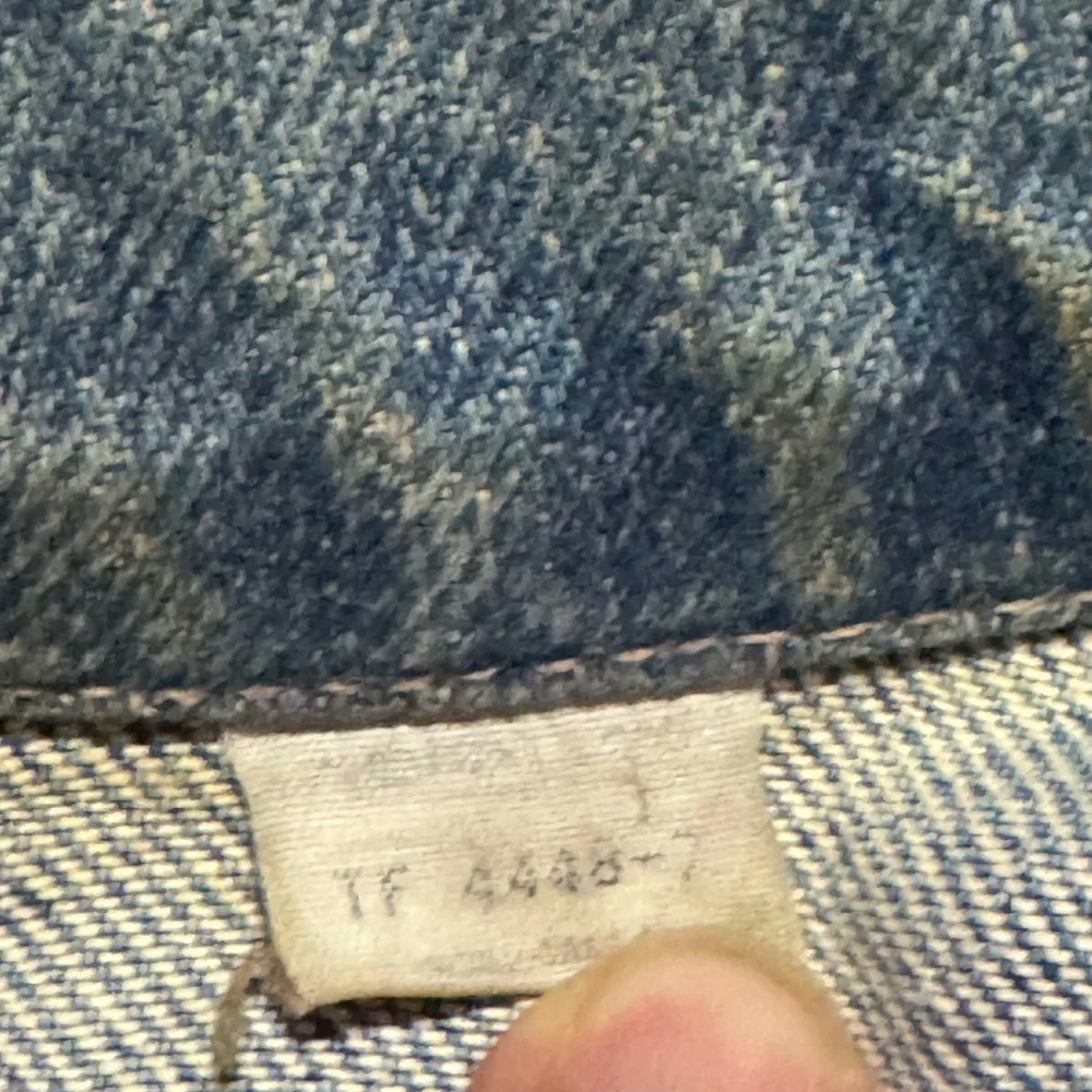 Vintage 80's Denim Trucker Jacket Medium Wash Blue TF 4448-7 Men Size large